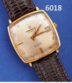 PIERCE HERRENARMBANDUHR AUTOMATIK, SCHWEIZ UM 1964, GG 750/000, CARREE-CAMBRE-FORM, BODEN GEDR., BLATT ALTERSBED. FL., 25 ST., ...