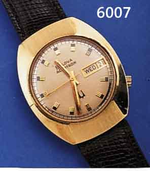BULOVA HERRENARMBANDUHR ACCUTRON ZENTRALSEKUN-DE, TAG UND DATUM, SCHWEIZ UM 1969, METALL GG-AUFL., BODEN GESCHR., SCHRAUBRING EDELST., BEI ...
