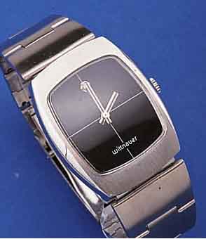 WITTNAUER HERRENARMBANDUHR, SCHWEIZ UM 1968, METALL HARTVERCHR., BODEN GEDR., TEILW. POL., TEILW. MATT., EDELST.-BAND NEUTR., ETUI, BEI 12 ...
