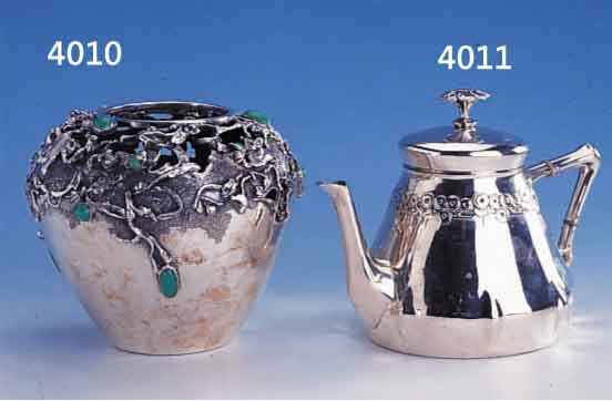 TEEKANNE, DEUTSCH WILKENS BREMEN UM 1910, 800ER SILBER, ABSTRAKT FLORALER DEKOR, GEO- METRISIEREND, DECKEL MIT SCHARNIER, BEKRöNUNG MIT STIL. ...