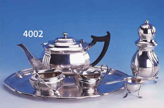 TEESERVICE, ZUCKERSTREUER UND SEESIEB MIT AUFFANGTELLER, SERVICE EPNS, VERSILBERT, DEUTSCH CA. 30ER JAHRE, GRADLINIGER BAROCK- STIL, BEST. ...