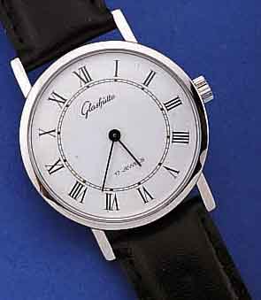 GLASHÜTTE HERRENARMBANDUHR, DEUTSCHLAND UM 1982, METALL HARTVERCHR., BODEN GEDR., EMAIL- FARB. KONTRASTZIFFERBL. M. RöM. STD.-ZEICHEN, ...
