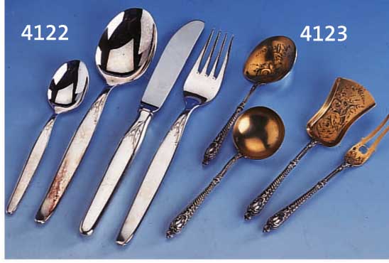 69TEILIGES 69TEILIGES BESTECK MIT 90ER SILBERAUFLAGE, SOLINGEN ODISO CA. 60ER JAHRE, BEST. AUS 12 MESSERN, 12 GABELN, 12 LÖFFEL, 12 KAFFEE- ...