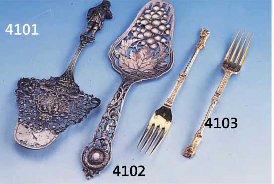 PASHA-GABEL, JUDAIKA, NIEDERLANDE UM 1870, 830ER SILBER VERGOLDET, FEINER GUß, NACHGE- STOCHEN, BEKRÖNUNG: MOSES DIE GESETZESTAFELN ZEIGEND, ...