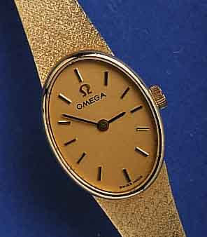 OMEGA DOMEGA DAMENGOLDBANDUHR, SCHWEIZ UM 1970, GG 585/000 INCL. GG-MILANAISEBAND, MINERAL- FLACHGL., BODEN GEDR., AUFWEND. BLATT, VERG. ...