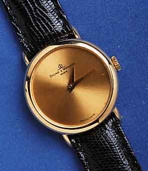 BAUME BAUME & MERCIER DAMENARMBANDUHR, SCHWEIZ UM 1972, GG 750/000, BODEN GEDR., SAPHIRFLACHGL., SAT. BLATT, GOLDZEIGER, WERK VERG., 17 ST., ...