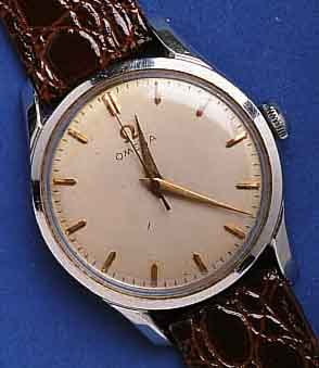 OMEGA OMEGA HERRENARMBANDUHR, EDELST., SCHWEIZ UM 1956, BODEN GESCHR., VERS. BLATT, AUFGES. GOLD-STD.-ZEICHEN, GOLDZEIGER, WERK ROTVERG., 17 ST., ...