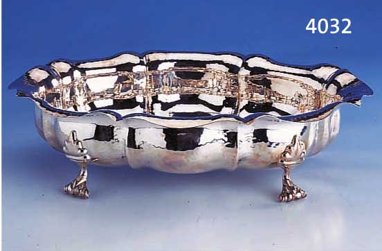 ANBIANBIETSCHALE, 800ER SILBER, REINE TREIBARBEIT, AUF 4 FÜßEN, BAROCKISIEREND, ITAL. HAND- ARBEIT, CA. 495G, H CA. 7.5 CM, B CA. 30 CM, T CA. ...