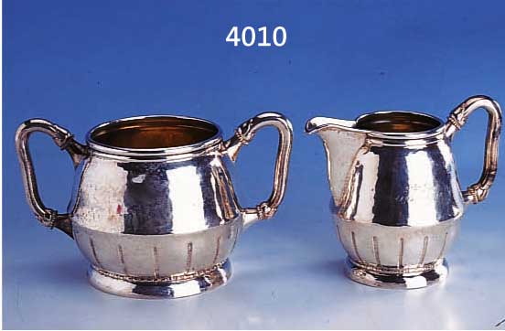 ZUCKZUCKERSCHALE UND SAHNEGIEßER, KOPENHAGEN 1919, 830ER SILBER, INNENVERGOLDUNG, TREIBARBEIT, WARDEINMARKE HEISE, BES.-INSCHR. 2. SEPT. ...