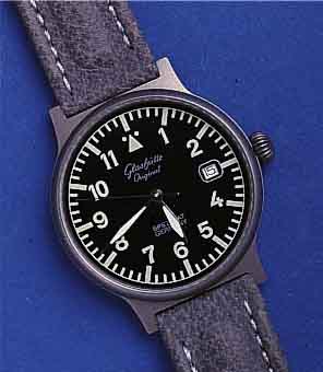 GLASHÜGLASHÜTTE ORIGINAL FLIEGERARMBANDUHR SPEZIMAT, TITAN, ORIG.-LEDERB. M. TITANSCHL., ORIG.- ETUI, GARANTIEKARTE UNAUSGEF., UNGETR. LAGER- ...