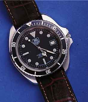 HEUER/TAHEUER/TAG TAUCHERHERRENARMBANDUHR AUTOMATIK, EDELST., BODEN U. KRONE GESCHR., BEI FERTIG- ST. WASSERD. BIS 200 M, NEUTR. LEDERB., ORIG.- ...