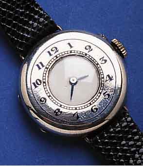 FRÜHE FRÜHE ARMBANDUHR, SCHWEIZ/ENGLAND UM 1923, AUFWEND. STERLINGSILBERGEH., GLASR. M. EMAIL- STD.-ZEICHEN AUFGEDR., BODEN M. SCHARNIER, ...