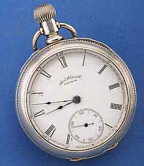 WALTHAM AMERICAN WATCH CO SCHWERE, OFFENE HERRENTASCHENUHR, USA UM 1889, MÜNZSILBER- GEH., BODEN BLÜTENGRAV., MONOGR.-SPIEGEL FREI, EMAILBL. ...