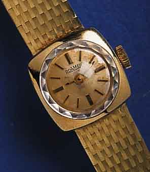 ROAMEROAMER DAMENGOLDBANDUHR, SCHWEIZ UM 1968, GG 585/000 INCL. GG-BAND, BODEN GEDR., RUND- ANKERW., KAL. 2442, 17 ST., HANDAUFZUG, VERG., ...