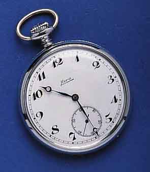 HERA MHERA MILITÄRTASCHENUHR, FÜR DIE SCHWED. ARMEE, SO REG.-GRAV. MIT 3 KRONEN RÜCKS., METALL VERCHR., EMAILBL. REP. BEI 10, GEBL. ...