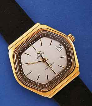 KONVOLUT: 2 HERRENARMBANDUHREN, BEKANNTER SCHWEIZER PROD. UM 1969, BEIDE METALL HARTVER- G., BÖDEN GEDR., EDELST., BEI FERTIGST. WAS- SERGESCH., ...