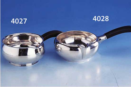 SAUCSAUCIERE, DÄNEMARK, 925ER SILBER, MEISTERMARKE HENKELBERG 1936, HOLZGRIFF, AUSGUß, MEISTERLICHE VERARBEITUNG, L. CA. 19 CM