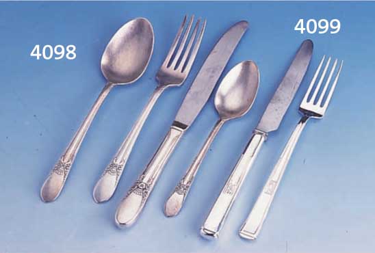 FRÜHSTÜCKSMESSER UND FRÜHSTÜCKSGABEL, DEUTSCH UM 1902/04, DARMSTADT, METALL VER- SILBERT, MEISTERMARKE JOSEF MARIA OLBRICH, IN DER LIT. ...