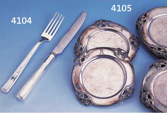 FRÜHSTÜCKSMESSER UND FRÜHSTÜCKSGABEL, DEUTSCH UM 1902/04, DARMSTADT, METALL VER- SILBERT, MEISTERMARKE JOSEF MARIA OLBRICH, IN DER LIT. ...
