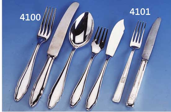 FRÜHSTÜCKSMESSER UND FRÜHSTÜCKSGABEL, DEUTSCH UM 1902/04, DARMSTADT, METALL VER- SILBERT, MEISTERMARKE JOSEF MARIA OLBRICH, IN DER LIT. ...