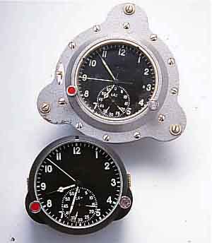 KONVOKONVOLUT: 2 EINBAUBORDCHRONOGRAPHEN, SOWJET- UNION, 1X UM 1980, 1X UM 1988, BEIDE HERME- TISCH VERSCHR., METALL, MINERALGL., 60-MIN.- ...