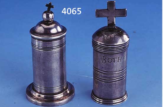 2 V2 VERSEHRTEILE, UM 1900, SILBER/METALL, INNENVERGOLDUNG, 1 X MIT NAMENSZUG BOTH UND DAT. 01, H CA. 8 CM, 1 X BEKRÖNUNG BESCH.