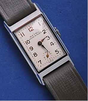 KONVOLUKONVOLUT: 2 ARMBANDUHREN, SCHWEIZ UM 1988, 1X FÜR DAMEN, TONNENFORM, GG-AUFL., 1X FÜR HERREN, VERCHR., RECT.-FORM, BEIDE EDELST.- BÖDEN ...