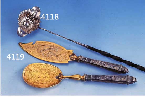 2-T2-TEIL. EISBESTECK ODER PETIT-FOURS-BESTECK, PARIS UM 1890, 950ER SILBER-GRIFFE, GEBR.-TEILE METALL VERGOLDET, ORIG.-ETUI