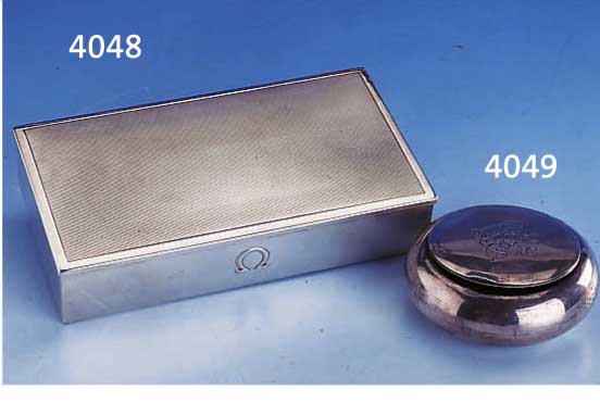 DECDECKELDOSE, RUßLAND UM 1900/10, 84ER SILBER DECKEL MIT SCHARNIER, GRAV. LIGIERTES MONOGR., D CA. 7 CM
