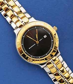 KONVOLUT: 5 JUNGHANS HERRENARMBANDUHREN, UNGETR. LAGERW. M. VERKAUFSLOGOS, UM 1990, VERSCH. DESIGN, 4X MODELLSERIE SOLAR I M. DATUM, METALL VERG., ...