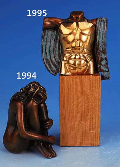 BERROCAL, MIGUEL ORTIZ, GEB. 1933 MALAGA/SPANIEN, EROS, BRONZEFIGUR PATINIERT MIT ABNEHMBAREM VERGOLDETEM BRUSTSCHILD, NUM. 9094/14999, CA. 15 X ...