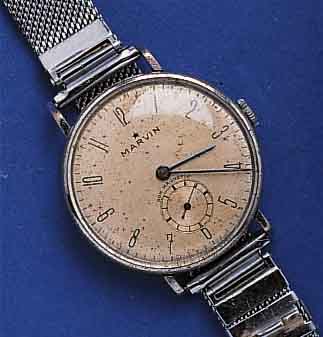 KONVOLUKONVOLUT: 2 MARVIN HERRENARMBANDUHREN, SCHWEIZ UM 1939, BEIDE METALL VERCHR., BER., EDELST.-BÖDEN U. GLASR. GEDR., ORIG.-ZIFFERBL. FL., ...