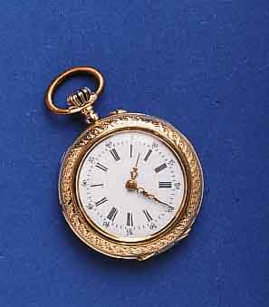 DAMENDAMENTASCHENUHR, SCHWEIZ UM 1900, GG 585/000 , RÜCKS. EMAILL. ERKENNB., VOGELPAAR, RAND DELL./BESCH., EMAILBL., METALLCUV., VERG. ZY- ...
