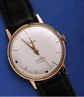 RIKA RIKA HERRENGOLDUHR, SCHWEIZ UM 1958, ROSE- G. 750/000, BODEN GEDR., RUNDANKERW., 21 ST., HANDAUFZUG, BASISKAL. ETA 2390, STREIFEN- SCHL., ...