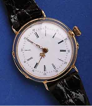 DAMENARMBANDUHR AUS DAMENTASCHENUHR, SCHWEIZ FÜR DEN DTSCH. MARKT UM 1908, ROSE-G. 585/000, BODEN SCHMUCKGRAV., EMAILBL. L. BESCH., ZEI- ...