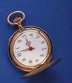 DAMEN DAMEN SAVONETTETASCHEN/ANHÄNGEUHR, SCHWEIZ UM 1900, BEIDE SCHALEN SYM. GUILL., MONOGR.- SPIEGEL FREI, EMAILBL. FEIN HAARR. BEI 4, MIT LUPE ...