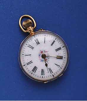 MINIATMINIATURDAMENTASCHEN/ANHÄNGEUHR, SCHWEIZ/ DEUTSCHLAND UM 1900, ROSE-G. 585/000, PERF. EMAILBL. IM ZENTRUM BUNT BEMALT, GOLDPIQUET- ARB., ...