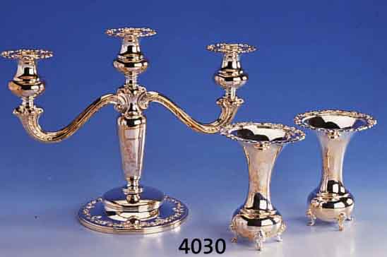 3-ARMIGER KERZENLEUCHTER UND 2 VASEN, " ALT HEIDELBERG", ALPACCA VERSILBERT, FIRMA GAYER & KRAUS, H CA. 22 UND 13 CM