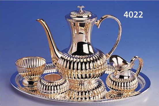 MOKKASET "QUEEN ANNE", VERSILBERT, BEST. AUS KANNE, SAHNEGIEßER UND ZUCKERDOSE UND KLEINE VASE, GEBRÜDER DEYLE SCHWÄBISCH GMÜND, ...