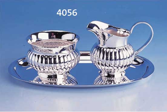 SAHNESAHNEGIEßER UND ZUCKERSCHALE AUF TABLETT, FIRMA DEYHLE SCHWÄBISCH GMÜND, 925ER SILBER, MODELL QUEEN ANNE MIT RILLENDEKOR BEI SCHALE UND ...