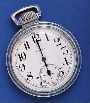ASSA MIASSA MILITÄRTASCHENUHR, SCHWEIZ UM 1935, METALLGEH. VERCHR., BODEN U. GLASR. GESCHR., WOHL FÜR DEN US-MARKT, EMAILBL. REP. BEI 11, BEZ. ...