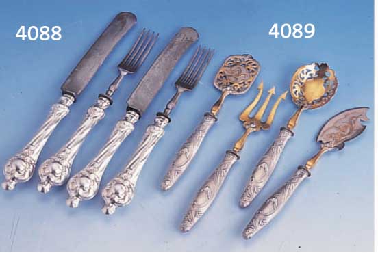 FRÜHSTÜCKSBESTECK FÜR 6 PERSONEN, DEUTSCH UM 1840/50, ÖSTERR. IMPORT, GRIFFE SILBER GEFÜLLT, GEBR.-TEILE STAHL, ALTERSBED. KORRO- DIERT, IM ...