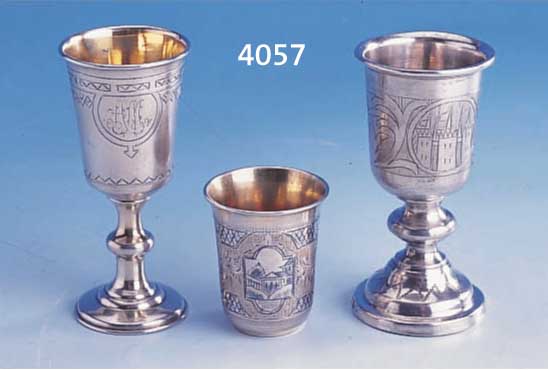 KONV. KONV. 3 WODKABECHER RUßLAND UM 1876/87/1900, 84ER SILBER, 1X MOSKAU, 1X WILNA, 2X INNEN- VERGOLDET, ALLE GRAVIERT, 2 STADTLANDSCHAF- TEN, ...