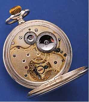J.A.MOSER & CIE SAVONETTE HERRENTASCHENUHR, SCHWEIZ UM 1900, 875ER SILBER, BD. SCHALEN SYM. GUILL., AUF SPRUNGDECKEL ERH. VERG. MONO- GR.-SPIEGEL, ...