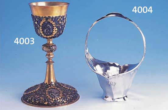 ABENDMAHLSKELCH WOHL ÖSTEREICH 1810-1830, MASSIV SILBER, GEPRÜFT, TEILVERGOLDET, AUF- GEL. SILBERNETZWERK IN ROKAILLEN UND AKAN- THUSBLÄTTERN, ...