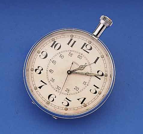 LEMANIA EINBAU-/B-/BORDUHR, WOHL FÜR ITAL. MILITÄR 2. WK, METALL VERCHR., D. CA. 102 MM, VERS. KONTRASTZIFFERBL., INDIREKTE ZENTRALSEK. , WERK ...