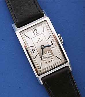 OMEGA HERRENARMBANDUHR, SCHWEIZ UM 1938, EDELST., RECT.FORM, BOD. AUFGEDR., IN SICH LEICHT GEWÖLBT, LEDERBD. NEU, BL. REST., KL. SEK. ...