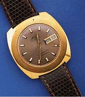 GLASHÜTTE HERRENARMBANDUHR, AUTOMAT, DEUTSCHLAND UM 1965, METALL, ROT VERG., EDEL- ST.BOD. AUFGEDR., DATUM, ZENTRALSEK., ZENTRAL- ROTOR, KAL. 671, ...