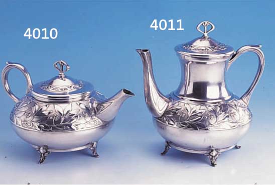 JUGENDSTILTEEKANNE, DEUTSCH UM 1900, WMF, LEGIERUNG AS I/0, REINER JUGENDSTIL MIT MISTELZWEIGDEKOR UND LORBEERVERZIERUNG, 4 FÜßE, VEGETABILE ...