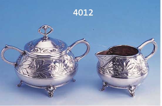 JUGENDJUGENDSTILZUCKERDOSE UND MILCHKÄNNCHEN, DEUTSCH UM 1900, WMF, LEGIERUNG AS I/0, INNEN- VERGOLDUNG, REINER JUGENDSTIL MIT MISTEL- ...